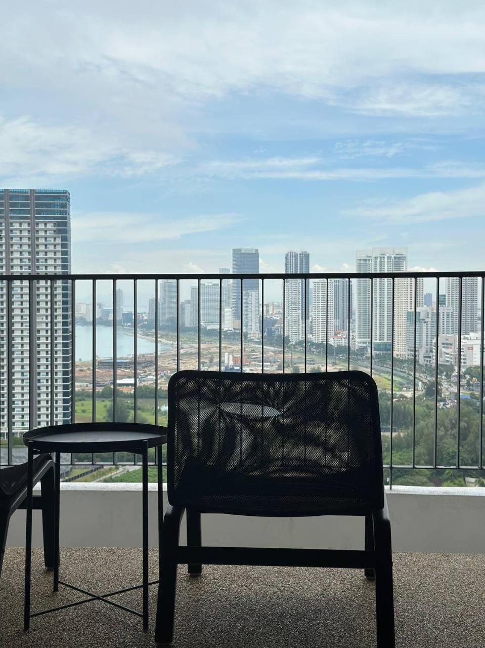 The Landmark Comfort Relax Spacious Sea View By Iz Tanjung Tokong Exterior photo